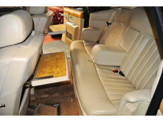 Illustration for article titled You Can Buy A Rolls Royce Phantom For $400,000 Off Its Original Price
